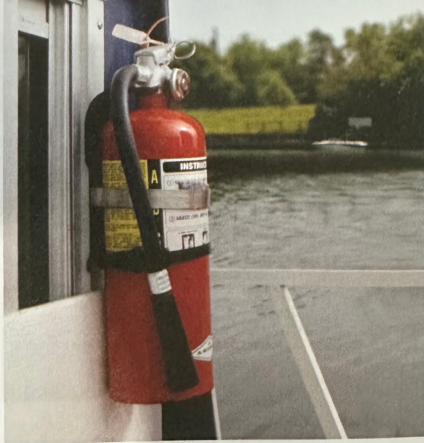 Kidde Steel Strap Mounting Bracket for Fire Extinguisher